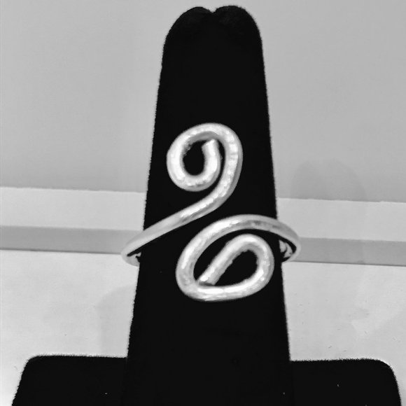 Swirl - Picture 1 of 4